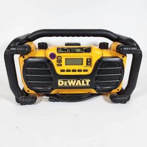 lot 59 image: DeWalt DC012 Jobsite Radio & 7.2V-18V Battery Charger - AMFM Radio Aux Outlets Tested Works