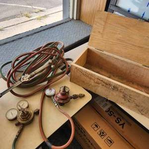 lot 70 image: Oxygen Acetylene Regulators & Torch Set