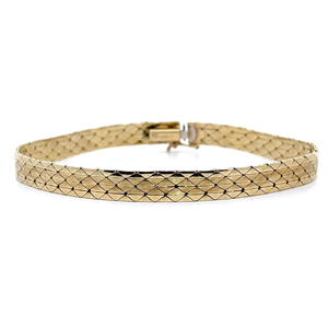 Brightly Polished Snakeskin Pattern Omega Bracelet in 14k Yellow Gold