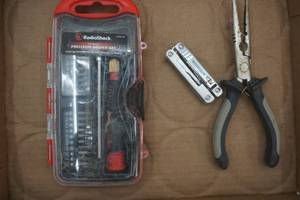 Screw driver set, needle nose plyer and Winchester tool