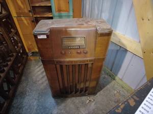Vintage Wooden Console Radio