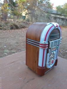 Vintage Style Jukebox - Decorative Music Player
