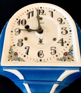 lot 106 image: Vintage 8- Day Clock