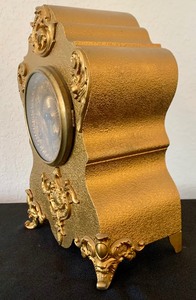 lot 109 image: Antique Gold Mantle Clock