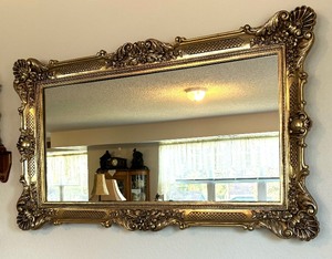 lot 15 image: Beautiful Ornate Vintage Framed Mirror by Bassett Mirror Company