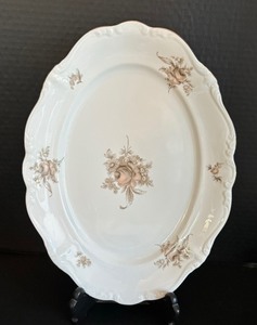 lot 56 image: Vintage Johann Haviland China Serving Pieces