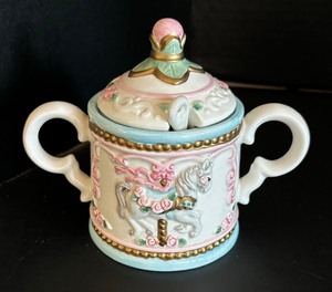 lot 67 image: Otagiri Creative Collection Creamer Pitcher and Sugar Dish