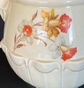 lot 75 image: Vintage Jonquil Drip-O-Lator Coffee Pot