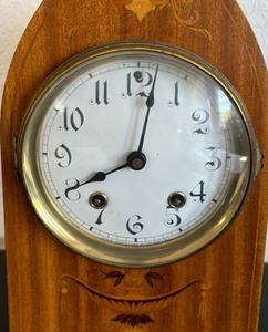 lot 82 image: Vintage Ansonia Beehive Style Clock