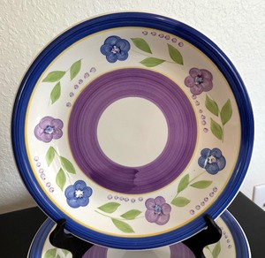 lot 84 image: Fabulous Floral Dishware Service for Four by Gibson