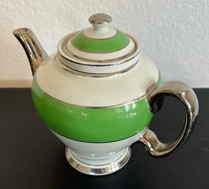 lot 87 image: Vintage McCormick Teapot