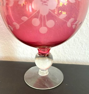 lot 98 image: Vintage Cranberry Etched Scalloped Edge Pedestal Vase