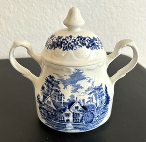 lot 99 image: Vintage Blue and White Meakin Creamer Pitcher and Sugar Dish