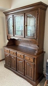 lot 173 image: Charming Vintage Wooden Hutch