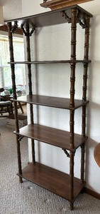 lot 12 image: Elegant Vintage Shelf