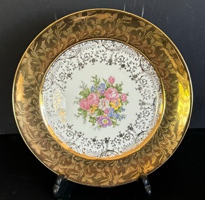 lot 183 image: Vintage Golden Goodies