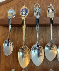 lot 196 image: Collectable Souvenir Spoons with Display Rack