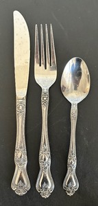 lot 197 image: Rogers Stainless Flatware Grouping
