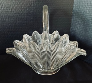 lot 198 image: Vintage LE Smith Feather Fern Basket Bowl
