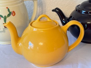 lot 206 image: Three Vintage and Decorative Teapots