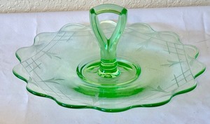 lot 207 image: Vintage Green Depression Tidbit Tray  Depression Glass Green Keyhole Handle Desert Sandwich Serving Plate