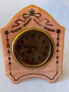 lot 208 image: Vintage Art Deco Style Bakelite Petite Dresser Clock