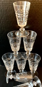 lot 266 image: Set of Vintage Footed Stemware