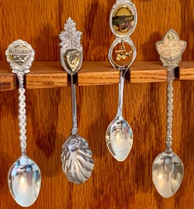lot 251 image: Vintage Collectable Spoons and Wall Hanging Display Case
