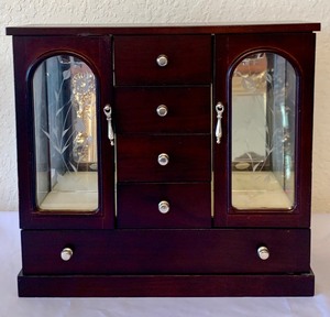 lot 248 image: Dresser Top Jewelry Box