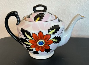 lot 219 image: Pretty Vintage Teapot, Sugar Dish and Creamer Pitcher