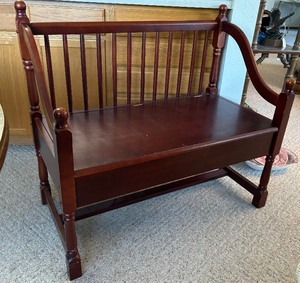 lot 225 image: Beautiful Wooden Storage Bench