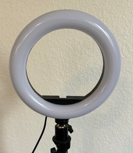 lot 227 image: Adjustable Height Selfie Light