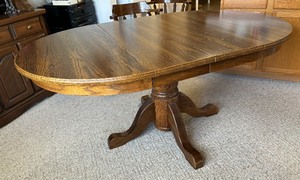 lot 24 image: Vintage Dining Table with Four Chairs