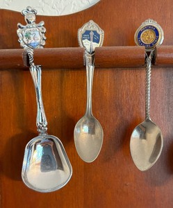 lot 313 image: Souvenir Spoons with Display Rack