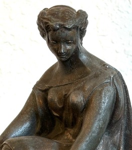 lot 314 image: Vintage Spelter Bronzed Sitting Woman Clock Topper