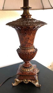lot 340 image: Lovely Table Lamp
