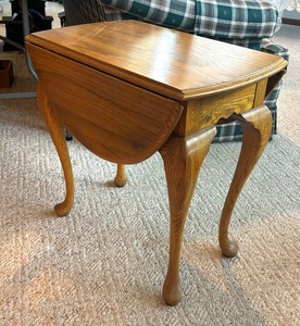 lot 342 image: Drop Leaf Accent Table