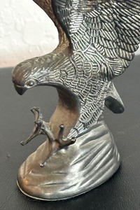 lot 344 image: Enticing Eagle Sculpture by Hampshire