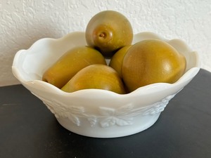 lot 350 image: Delightful Decor