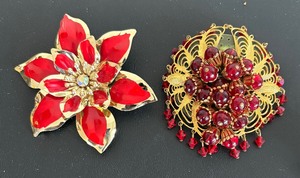 lot 357 image: Variety of Stylish Brooches