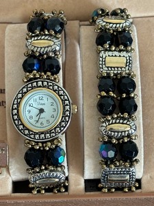 lot 359 image: Stunning Vivani Stretch Watch and Bracelet Set