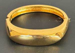 lot 369 image: Five Lovely Bracelets