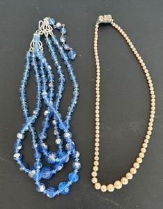 lot 370 image: Nine Nice Necklaces
