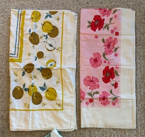 lot 101A image: Variety of Vintage Table Linens