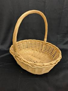 lot 5 image: back pallet - Wicker Basket with Assorted Sandals