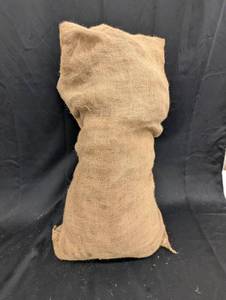 lot 190 image: back room pallet - Lot of 12 Burlap Sacks