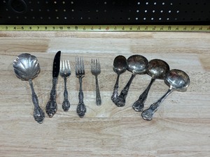lot 25 image: Collectible Silverware