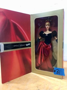 Mint in Box Avon Exclusive Special Edition WINTER SPLENDOR Barbie