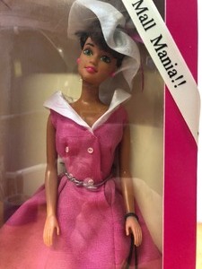 Mint in Box BARBIES MALL MANIA Barbie Doll