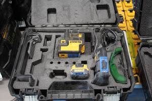 lot 56 image: DeWalt 12V Laser TN225DLB with Battery, Charger, Case